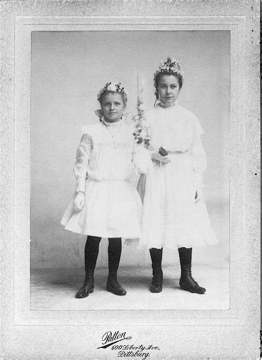 Two young Ladies.jpg (80751 bytes)